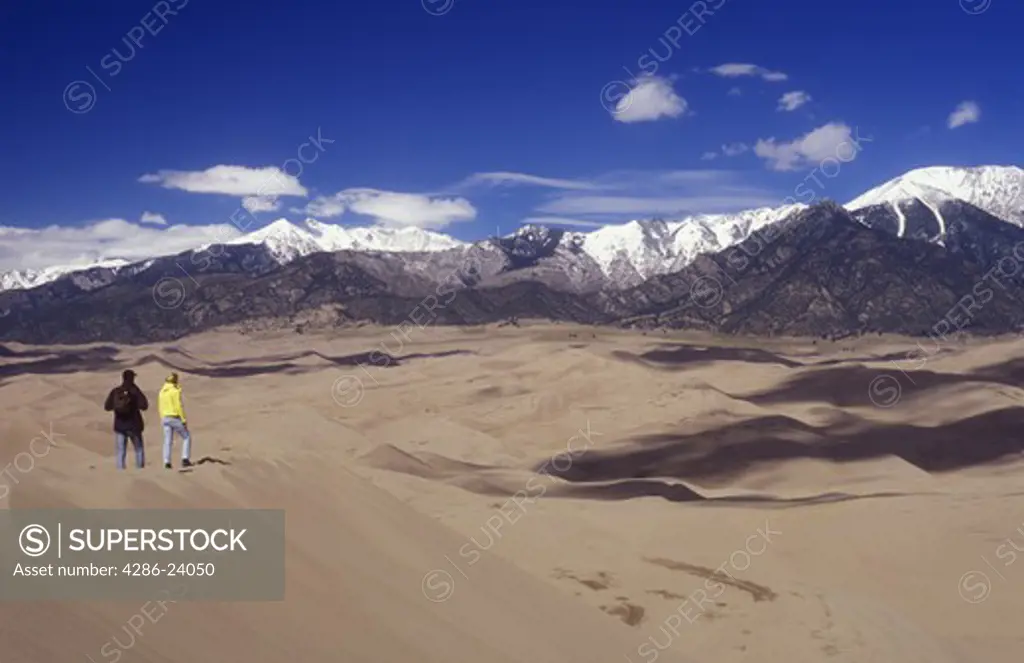 USA, Colorado, Great Sand Dunes National Park, couple viewing dunes with Sangre de Cristo Mountains