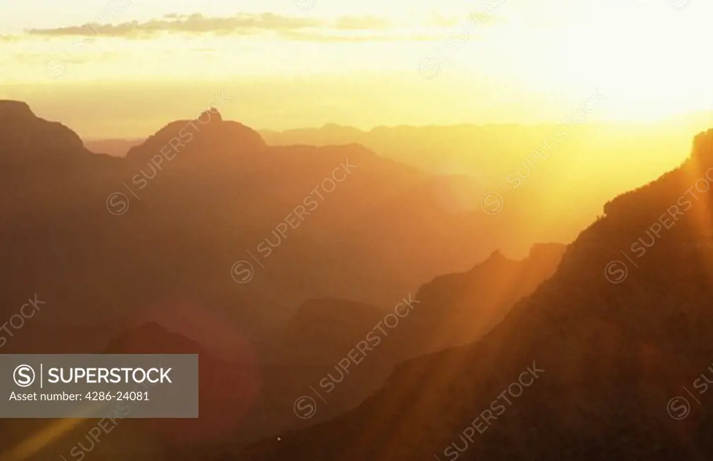 USA, Arizona, Grand Canyon National Park. view of the canyon from Mather Point at sunrise