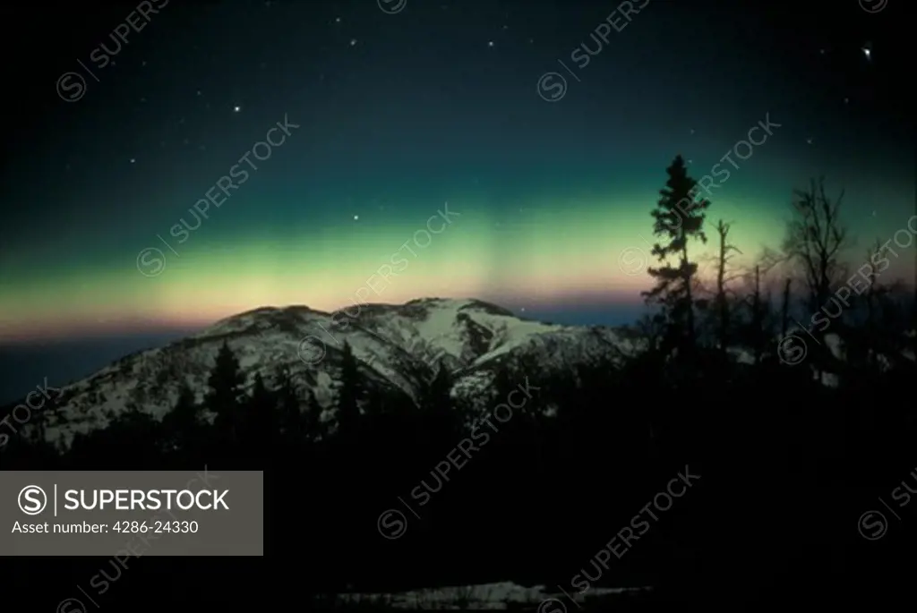 USA, Alaska, Matanuska Valley, Northern Lights (aurora borealis) over Matanuska Peak