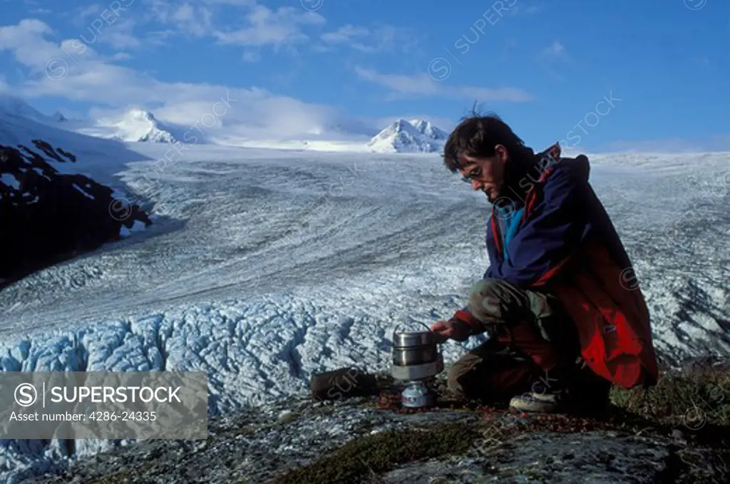 USA, Alaska, Kenai Peninsula, Exit Glacier, Seward Highway, people cooking at campsite