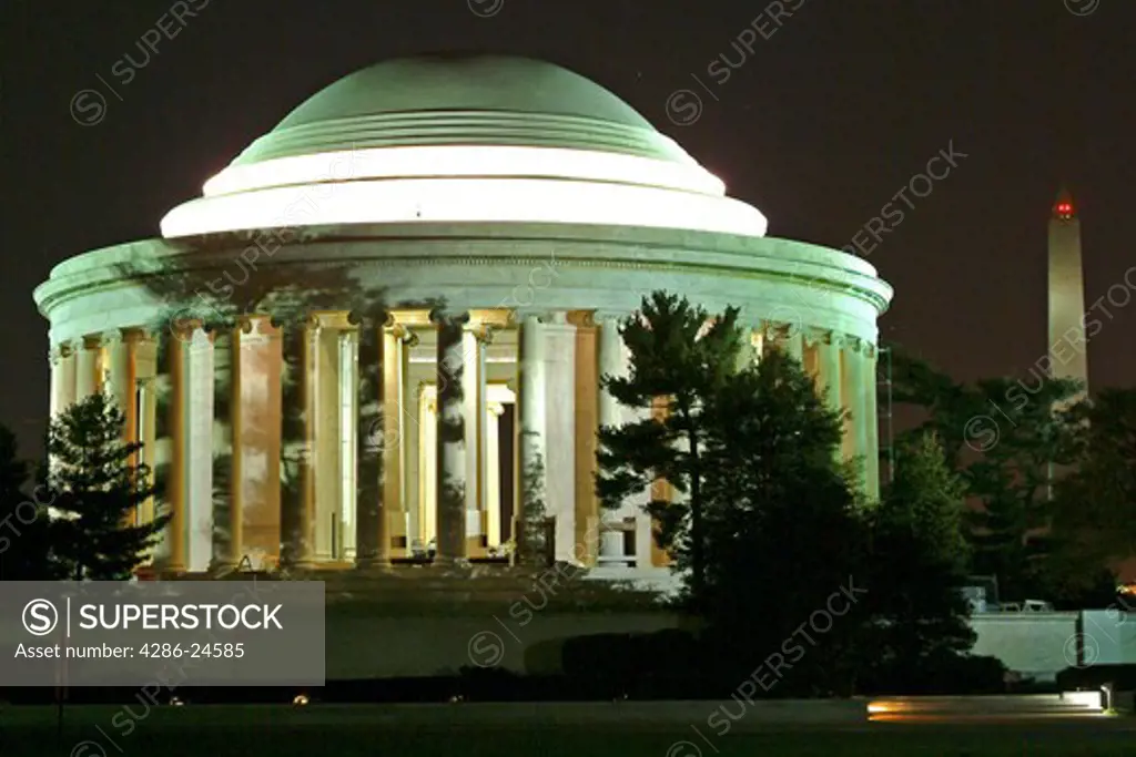 Washington D.C., Jefferson and Washington monument at night