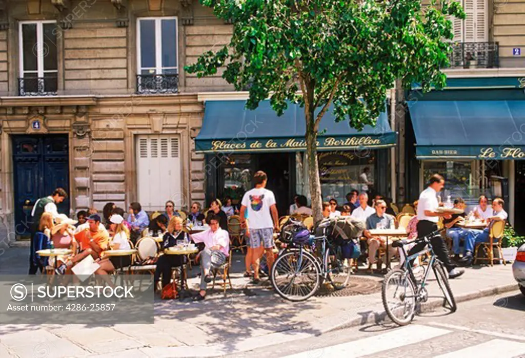 Crowded brasserie terrace on Ile St Louis in Paris