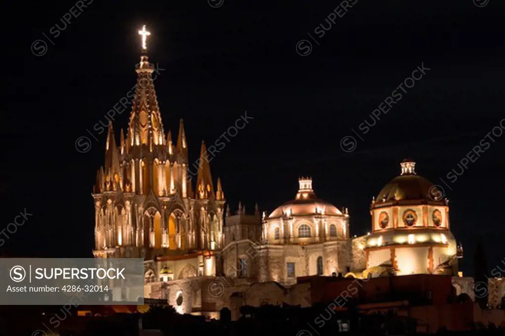 Cathedral of San Miguel de Allende, Guanajuato, Mexico - night scene 