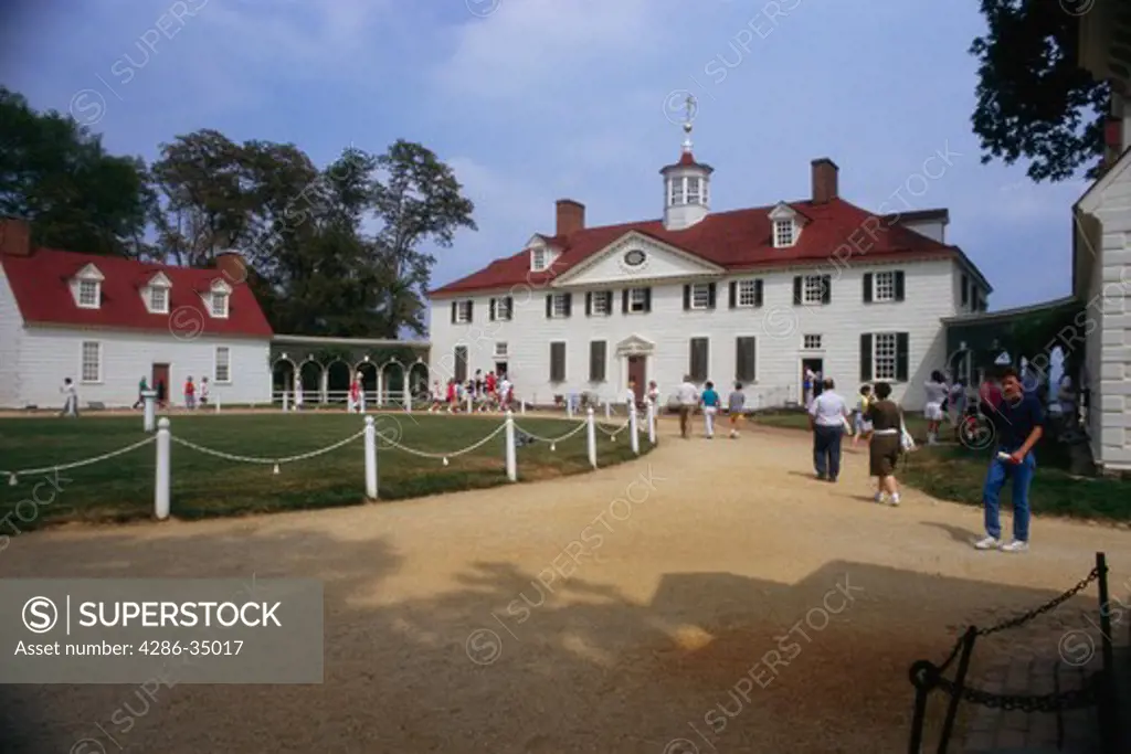 Back entrance of Mount Vernon, George Washington's home, in Virginia. - ED22540