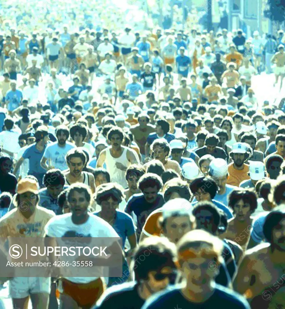 A crowd of runners in a marathon.