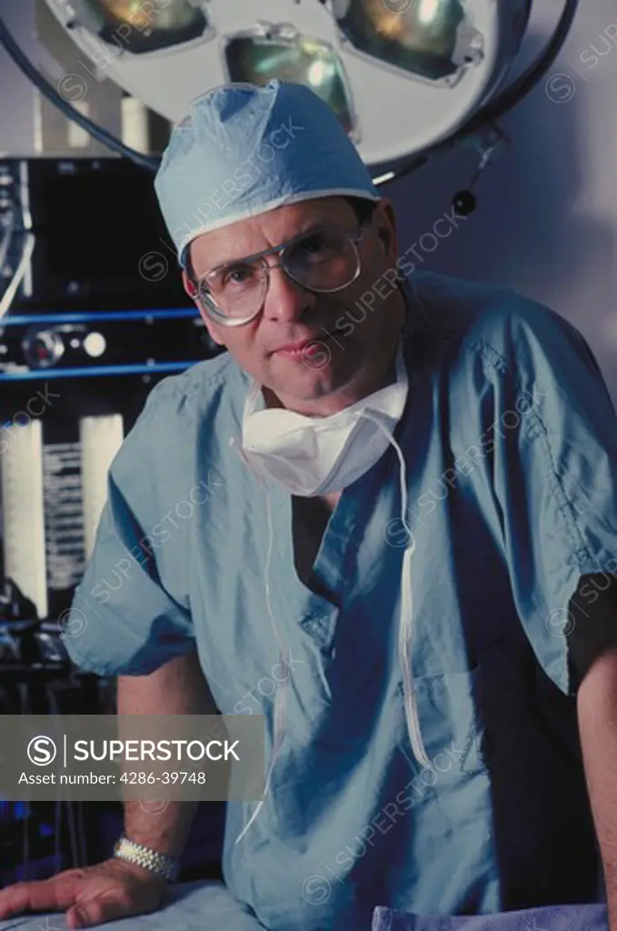 Surgeon in scrubs, MR
