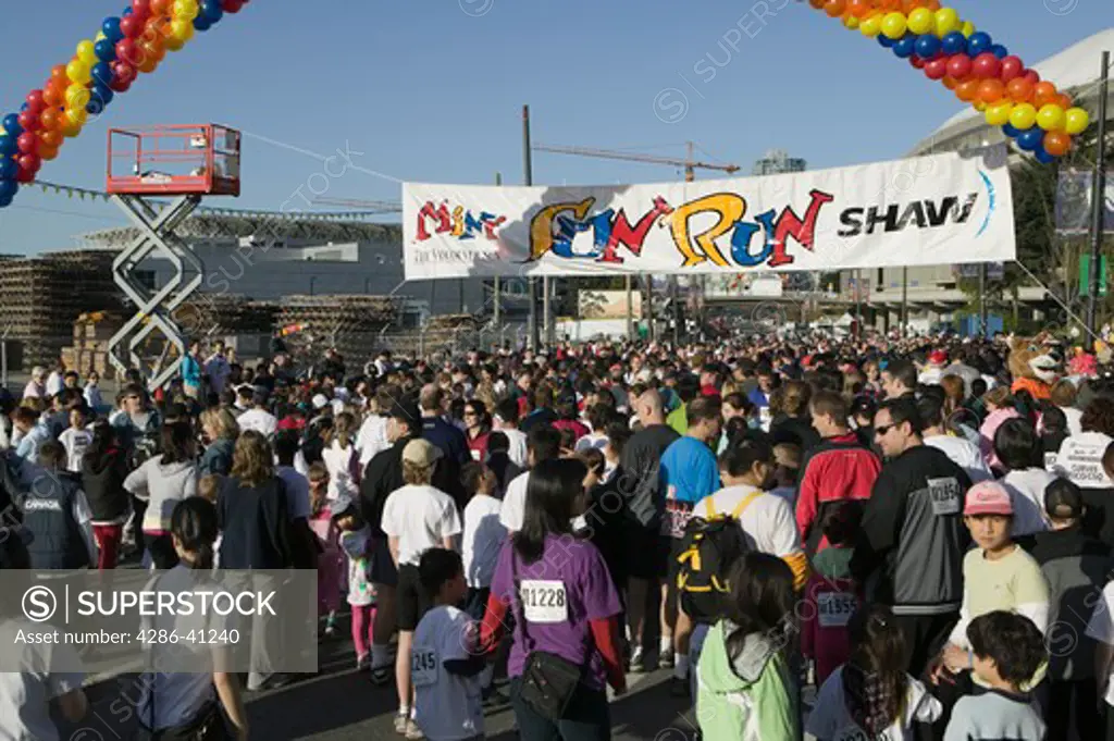Vancouver Sun Fun Run Kids and Parents 2.5km Event. Start of Race.