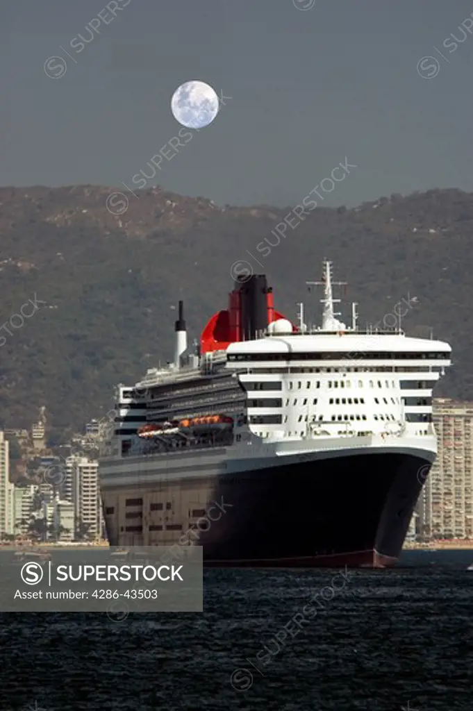 Queen Mary 2,largest cruise ship in the world,Acapulco,Mexico