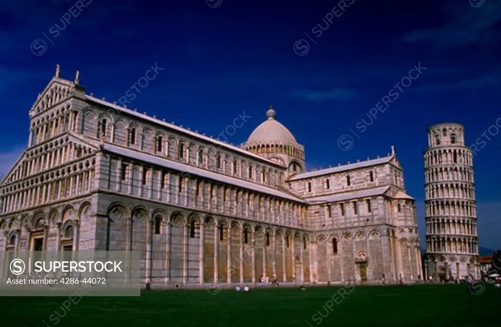 LEANING TOWER AND DUOMO CATHERDRAL PISA ITALY