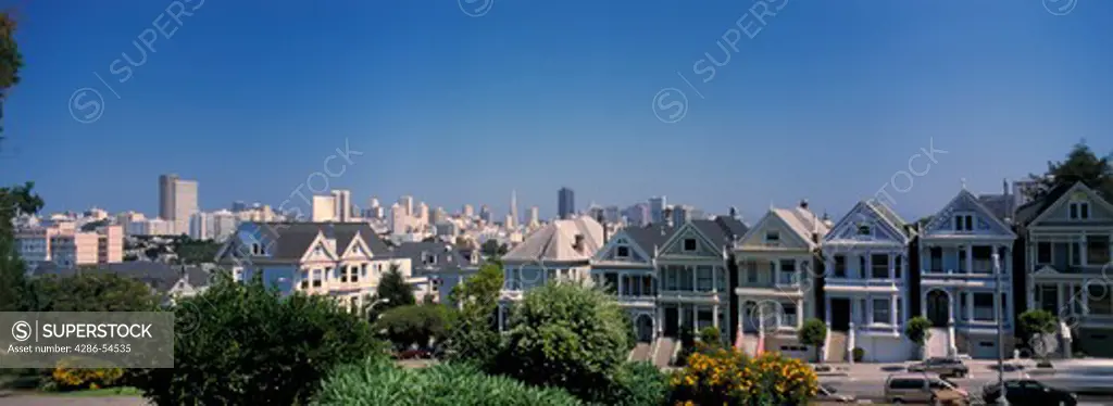 Panoramic view of the San Francisco, California skyline on a bright sunny day.