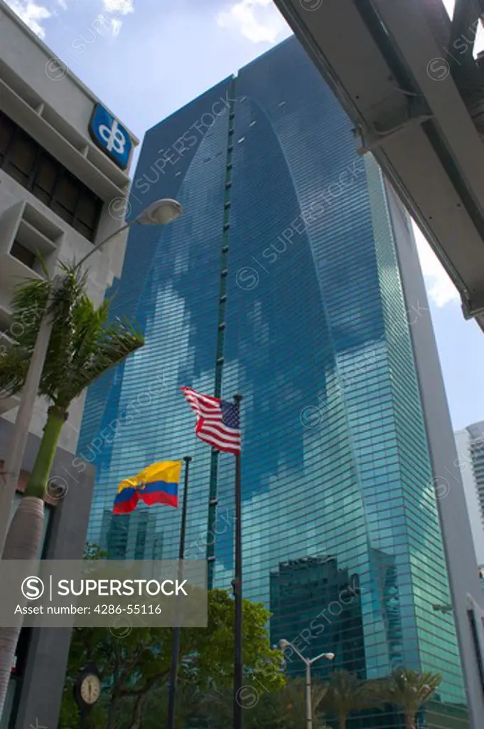 The Espirito Santo Bank headquarters houses the Latin American bank offices, a hotel, and apartments in Miami, Florida. 