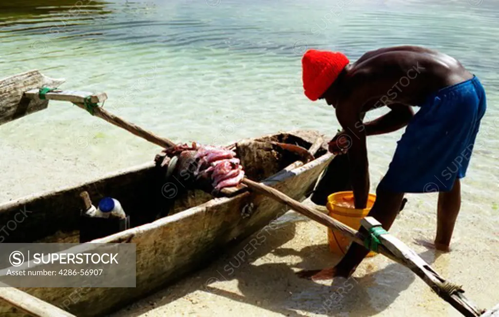 Zanzibari fisherman and his catch. Kizimkazi village, Zanzibar. Tanzania.