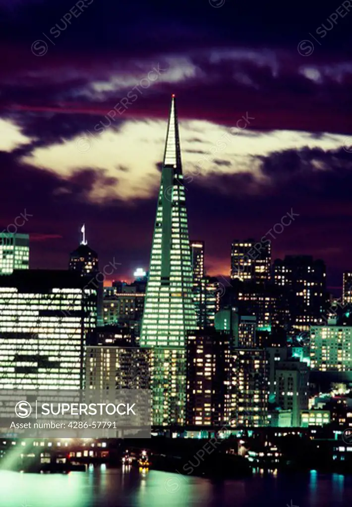 Evening view of the Transamerica building in San Francisco, CA.