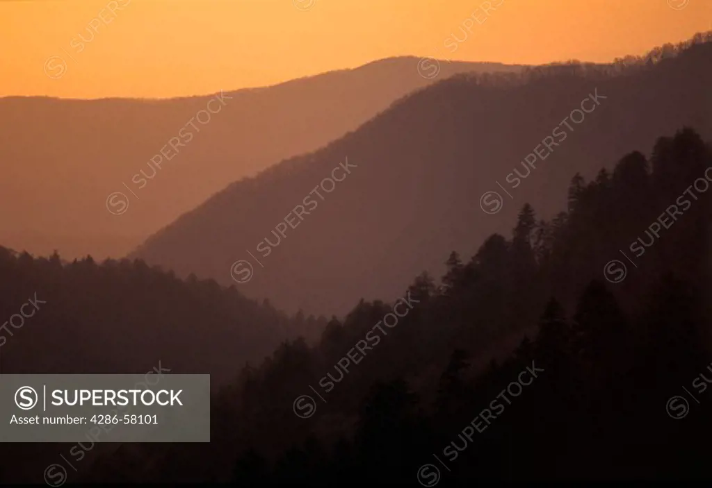 Mountain ridge lines at dusk over Great Smoky Mountains National Park, Gatlingburg, Tennessee  Mountain ridge lines at dusk over Great Smoky Mountains National Park, Gatlingburg, Tennessee