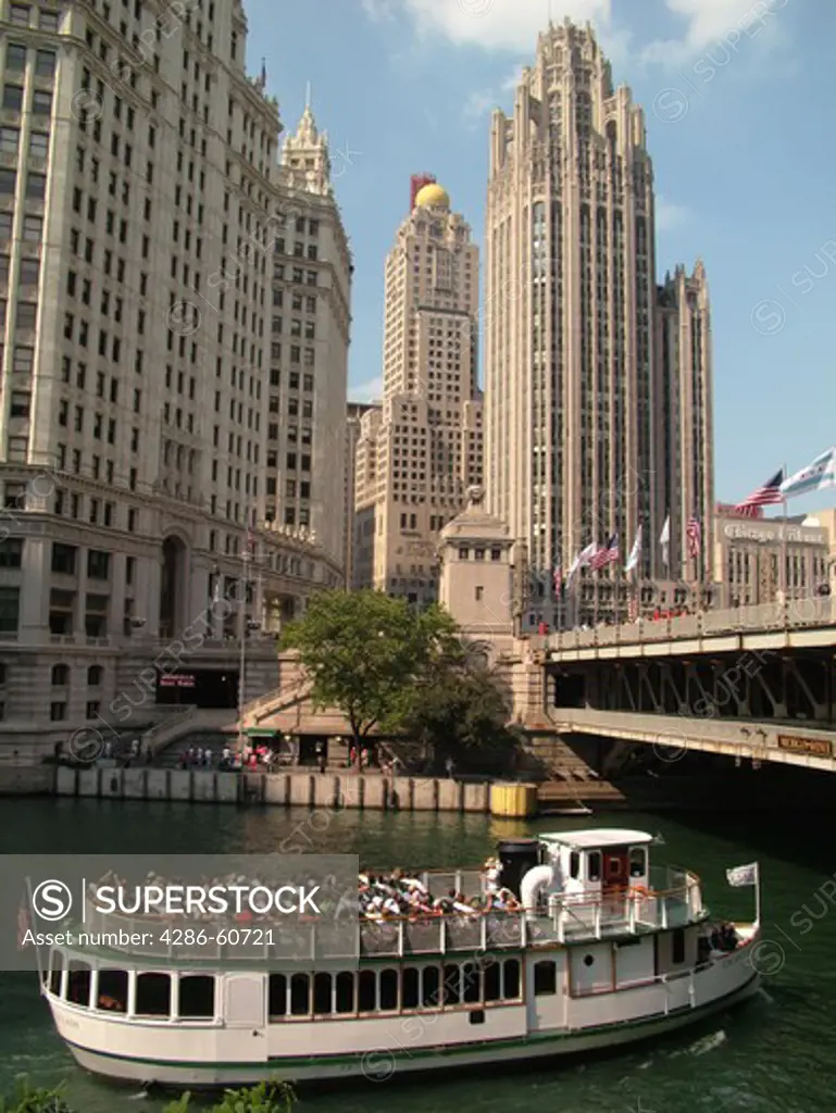 Chicago, IL, Illinois, Windy City, Downtown, skyline, Michigan Avenue, Wrigley Building, Tribune Tower, sightseeing tour boat, Chicago River