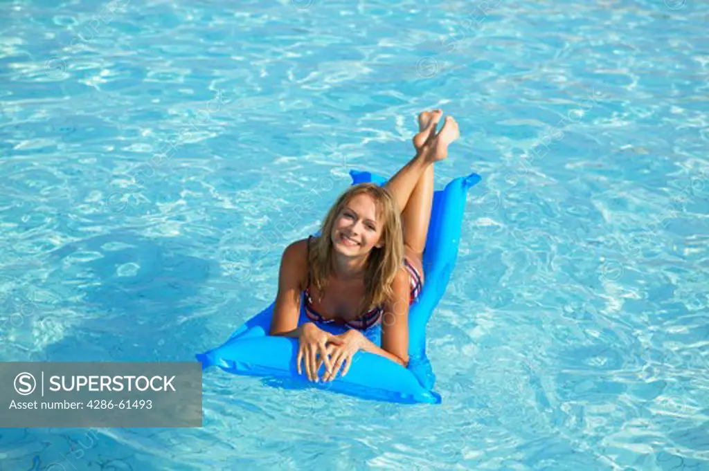 woman with airmatress in the pooll