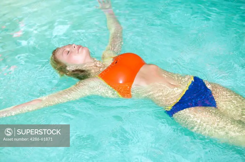 woman in the pool of a wellness hotel