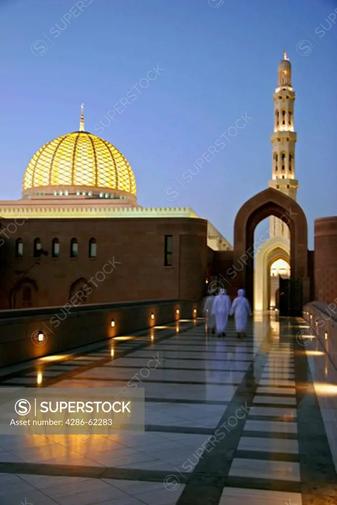 Oman sultan Qaboos Grand Moschee at night, sultan Qaboos Grand Mosque at night