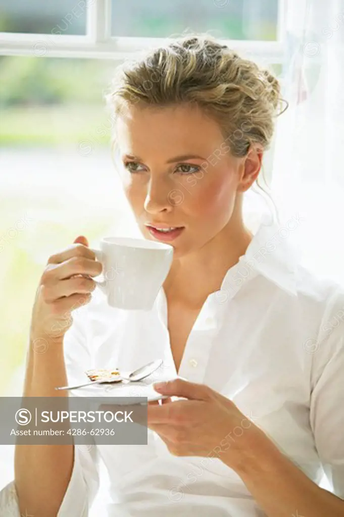 woman at home drinking a cup of coffee