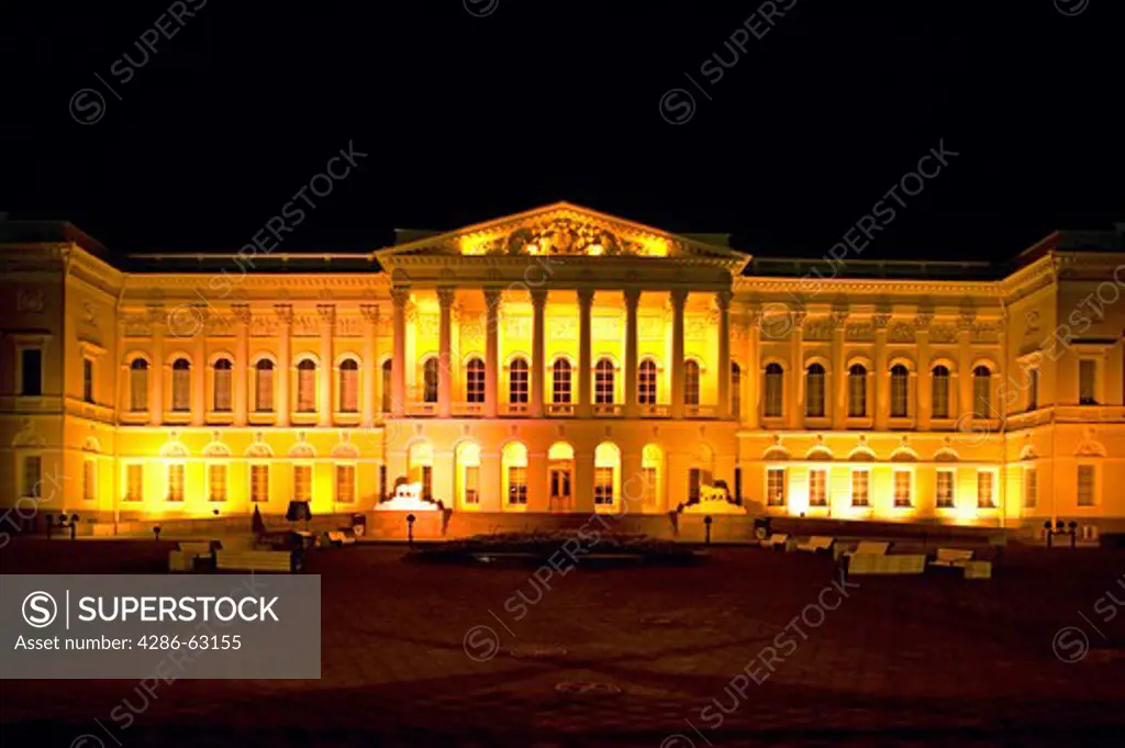Sankt Petersburg, Russisches Museum bei Nacht, Russia St Petersburg at night
