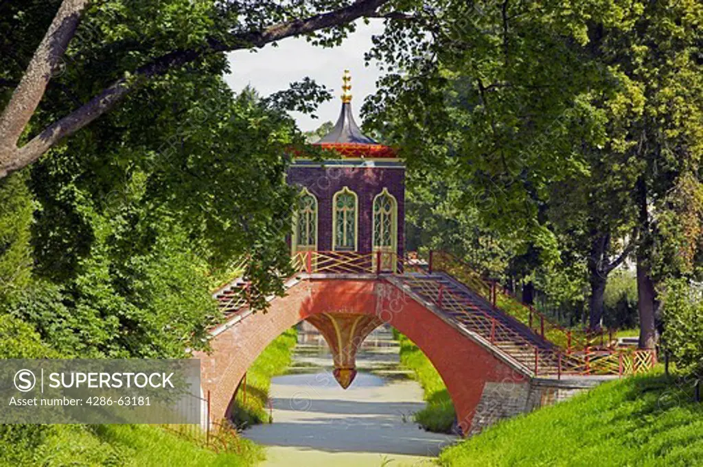 Sankt Petersburg, Castle Katharinas Palace Park Chinese Village Bridge