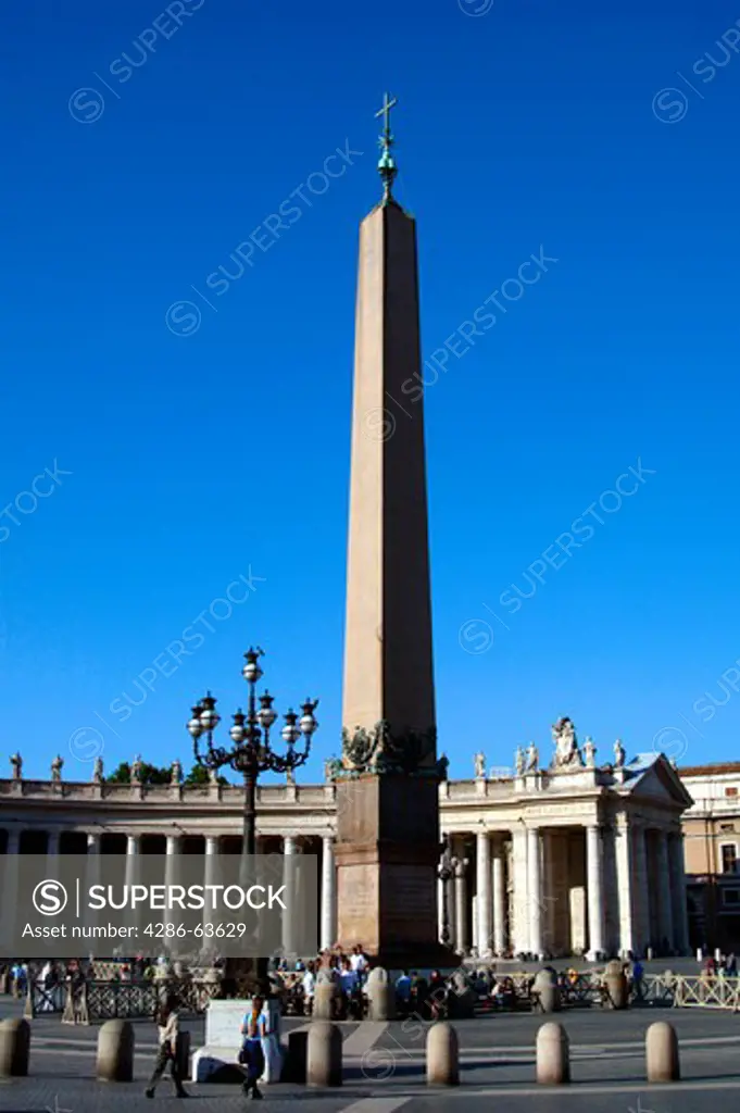 Obelisk in Roma street San Pietro and Basilika San Pietro Italy