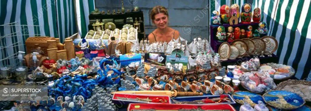 Ukraine,  Krim Jalta Frau verkauft Souveniers