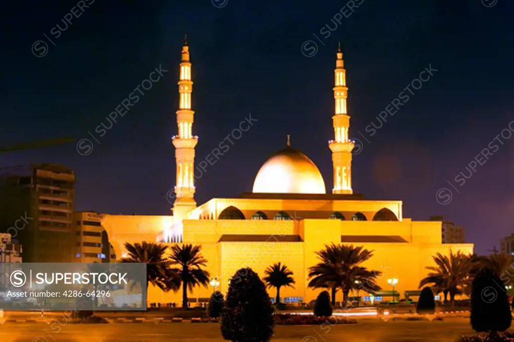 UAE Sharjah,  Mosque at night