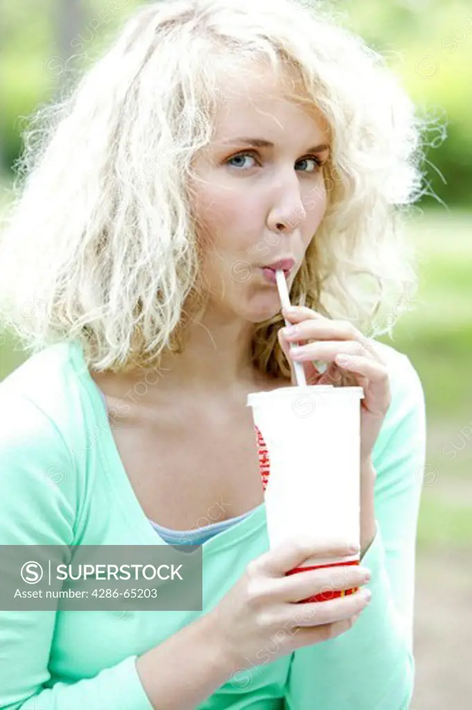 Woman, Sticking, Mug, Coke, Coke, straw