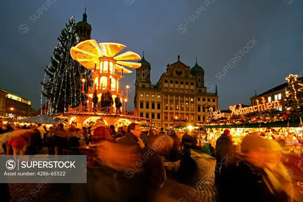 Germany, Augsburg, Rathausplatz, Weihnachtsmarkt