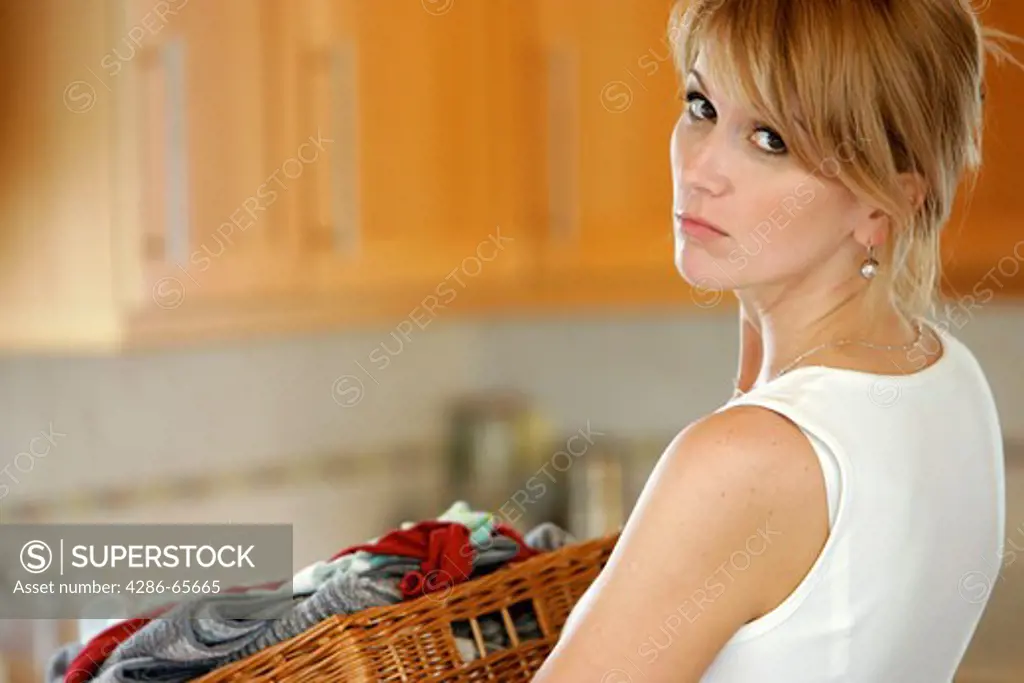 Housewife, basket, laundry basket