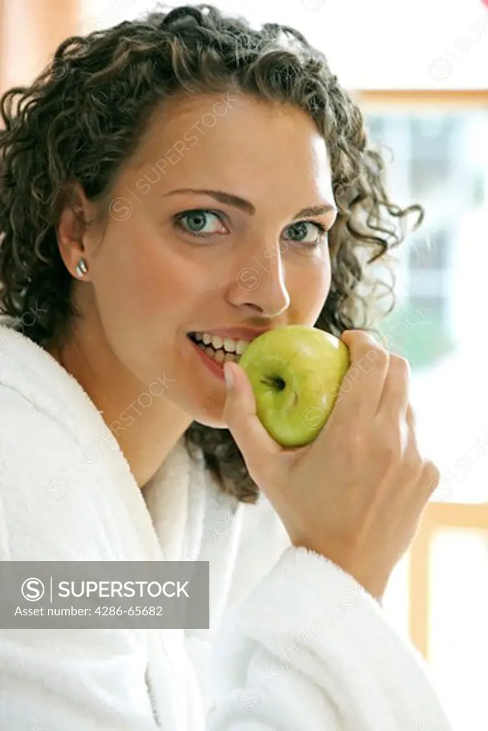 Woman, portrait, Inside, To, to house, Privately, young, apple