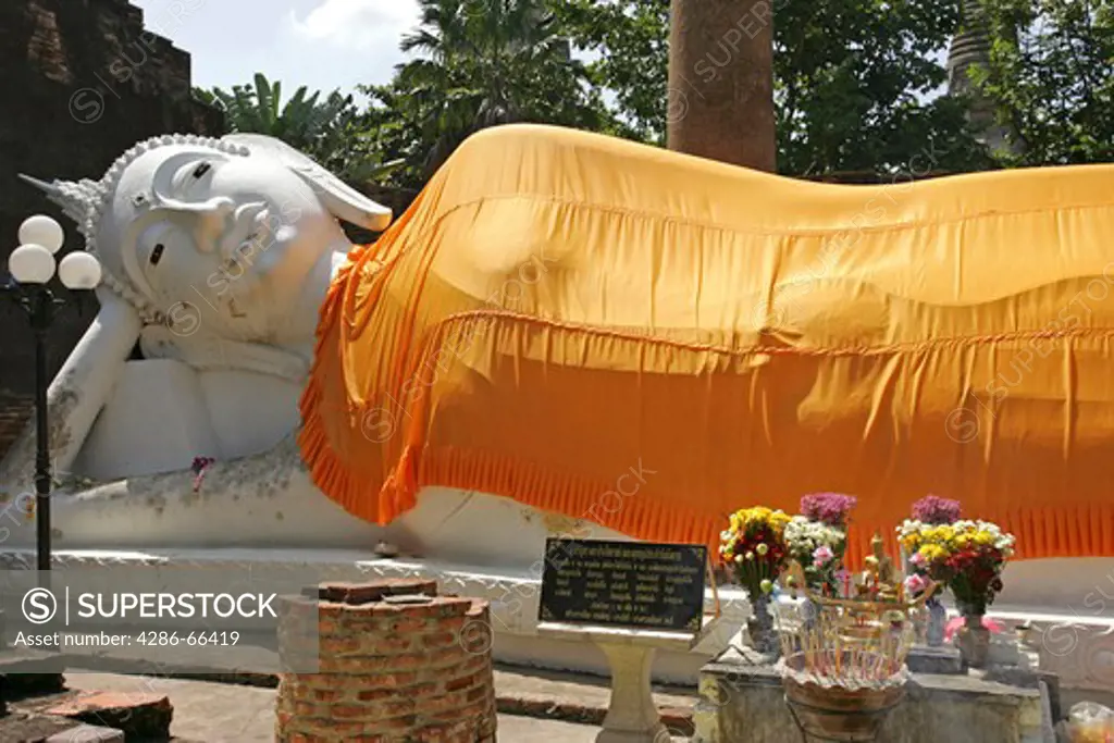 Ayutthaya recumbent Buddha in Wat Yai Chai-mongkol