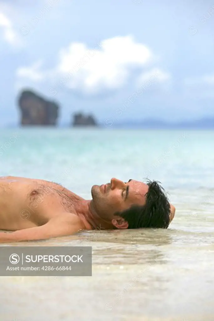 Man enjoying holidays at tropical beach in