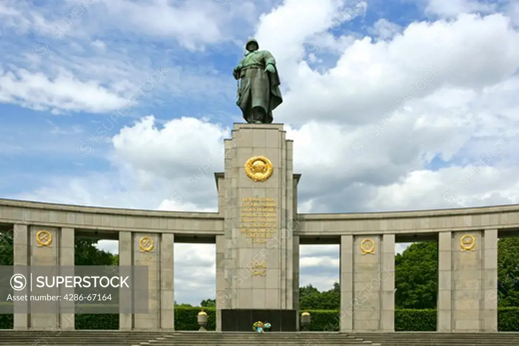 Germany, Berlin, Soviet monument to the memory of the fallen soldiers of the red army