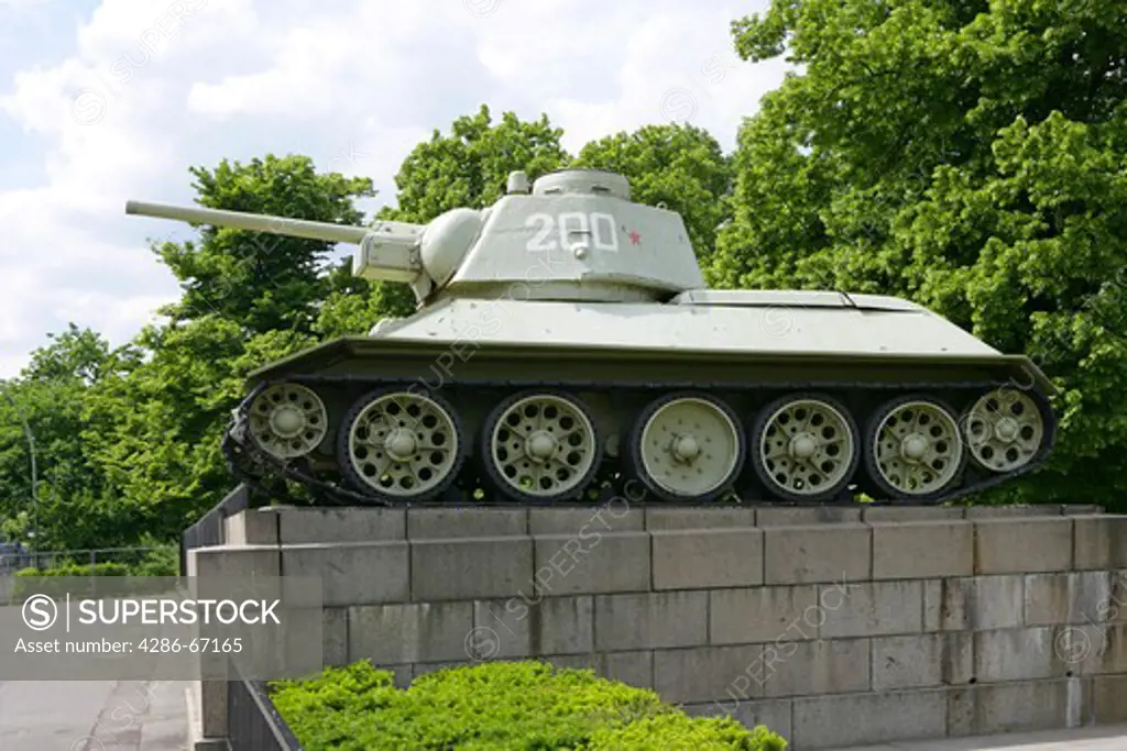 Germany, Berlin, Soviet monument to the memory of the fallen soldiers of the red army