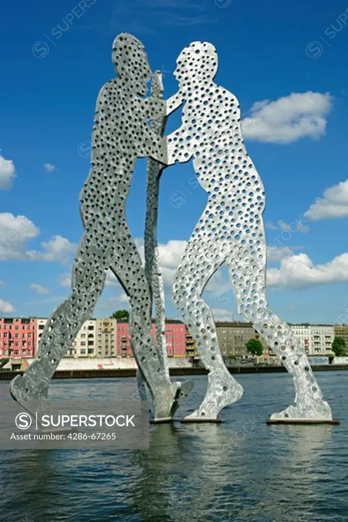 Germany, Berlin, Molecule Man, Skulptur von Borofsky