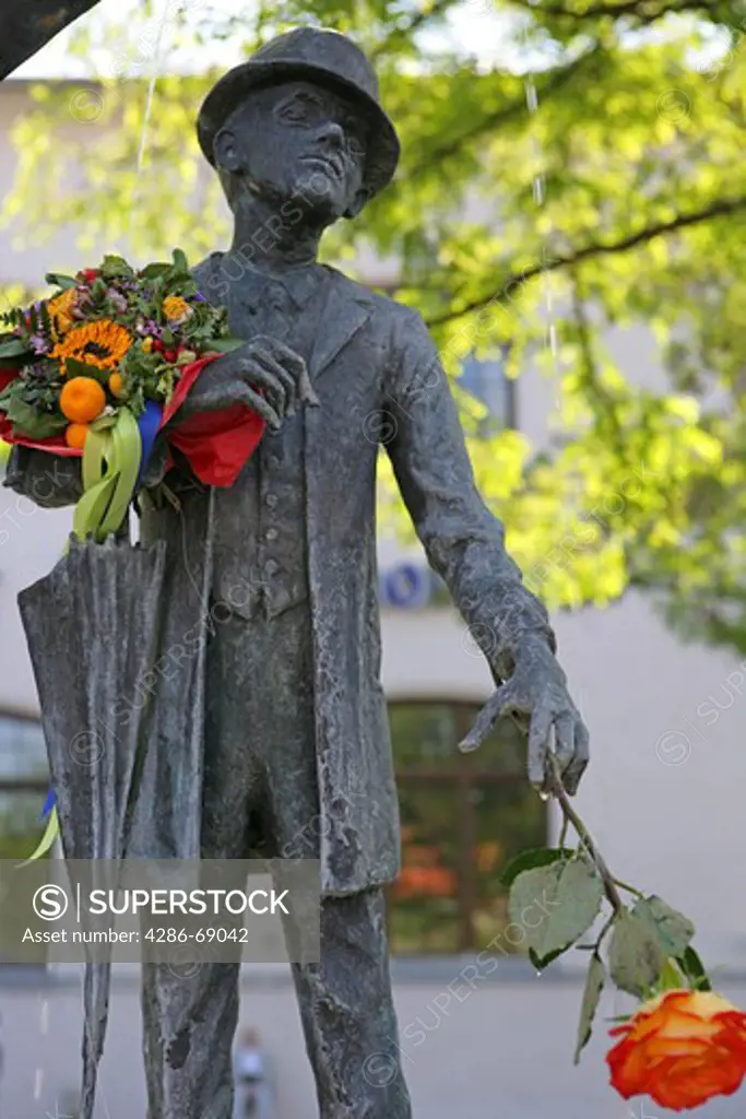 Karl Valentin statue, Viktualienmarkt, Munich, Bavaria, Germany