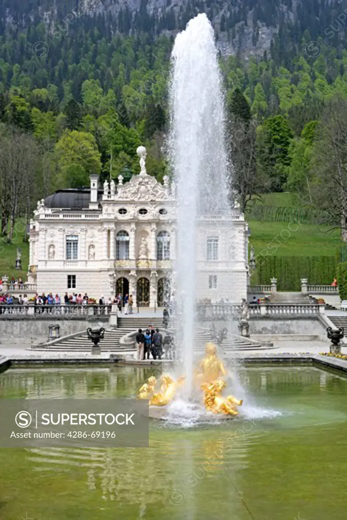 Germany, Bavary, Fountain at Linderhof Castle