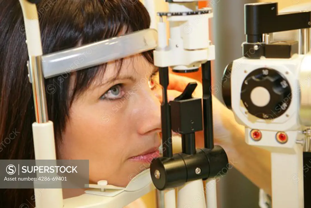 Doctor examines eye