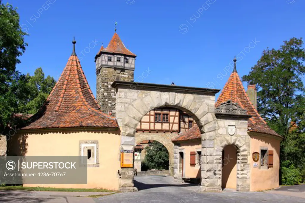 Germany, Bavaria, Rothenburg ob der Tauber, Roedertor, Roederturm, Stadtmauer, Torbogen, Mauer, Turm, Mittelalter