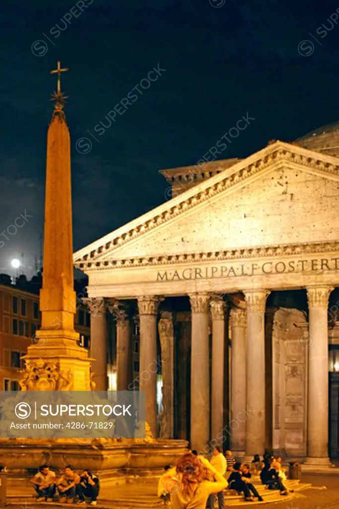 Italy, Roma, Pantheon at night