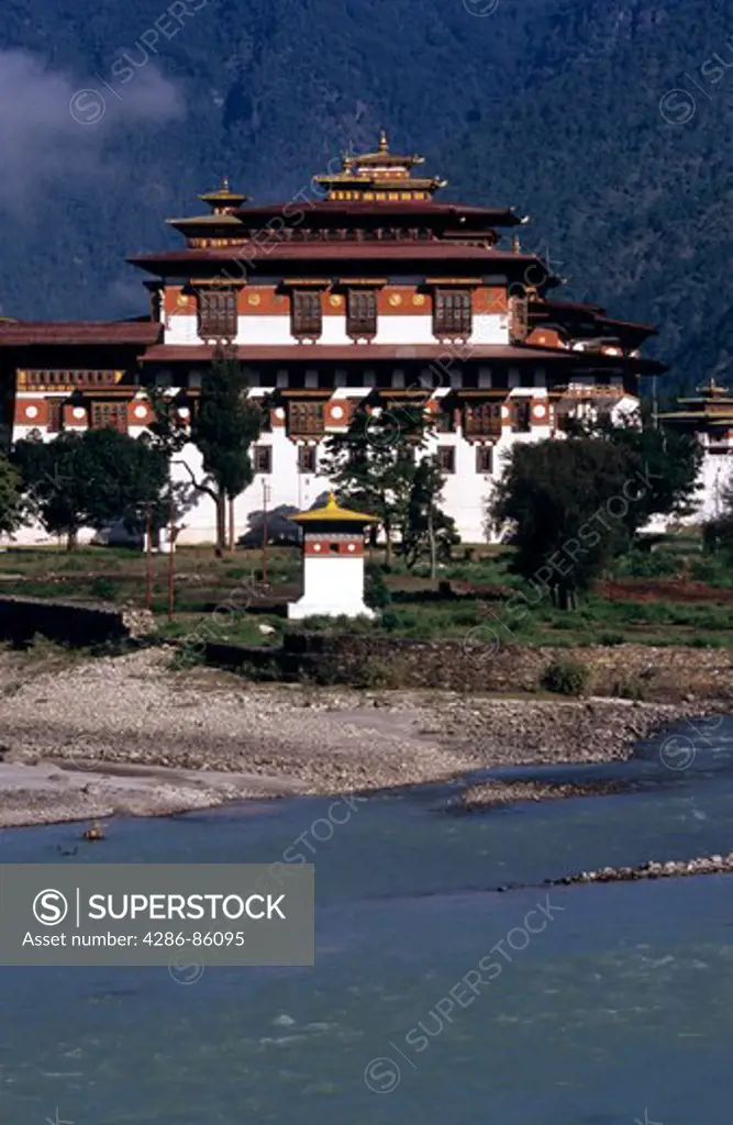 Dzong on the Mo Chhu river, Punakha, Bhutan