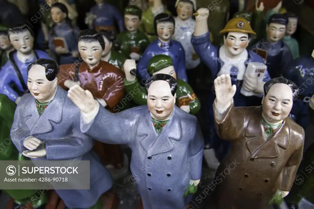 Mao Zedong statues for sale in outdoor market stall, Shanghai, China