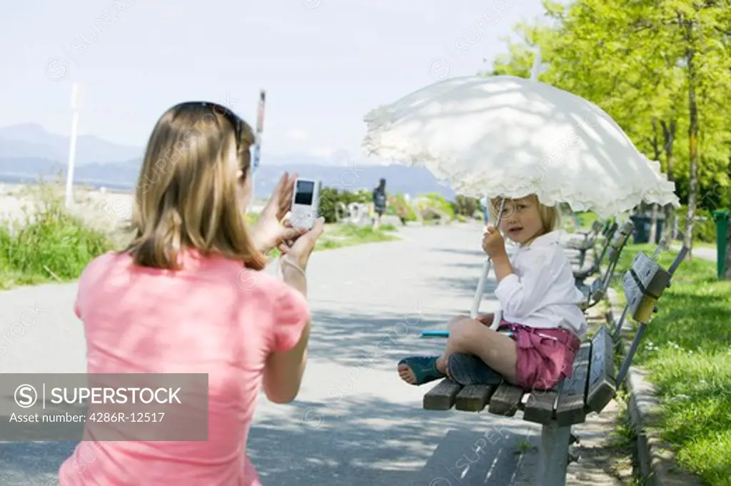 Mom Photographing Her Daughter Under a Parasol, MR-0601 MR-0637