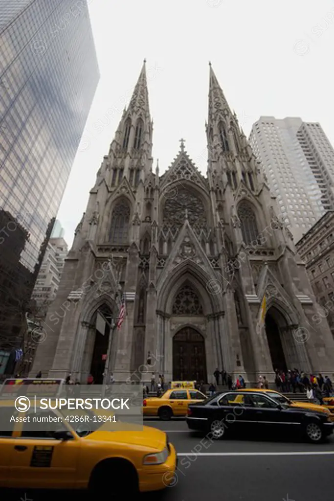 Taxis in front of St. Patricks Cathedral on Fifth Avenue, Manhattan, New York City