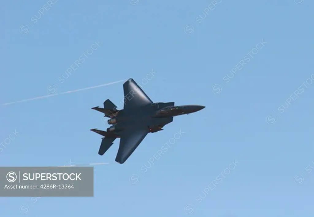 F-15 Eagle doing low pass flyby at Abbotsford International Air Show 2006