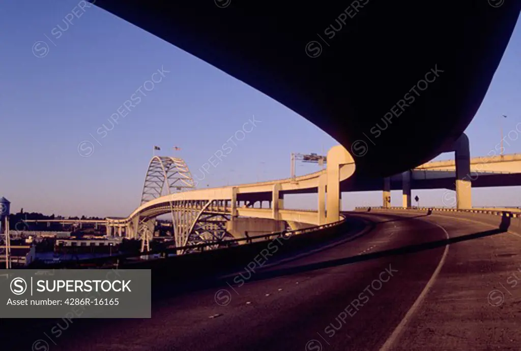 The Fremont Bridge across the Willamette river in Portland in Oregon