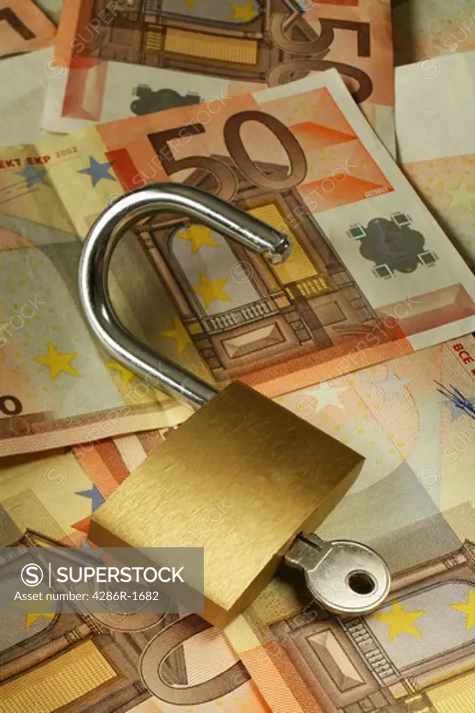 An opened padlock on a background of 50 euro notes, symbolic of unlocking wealth.