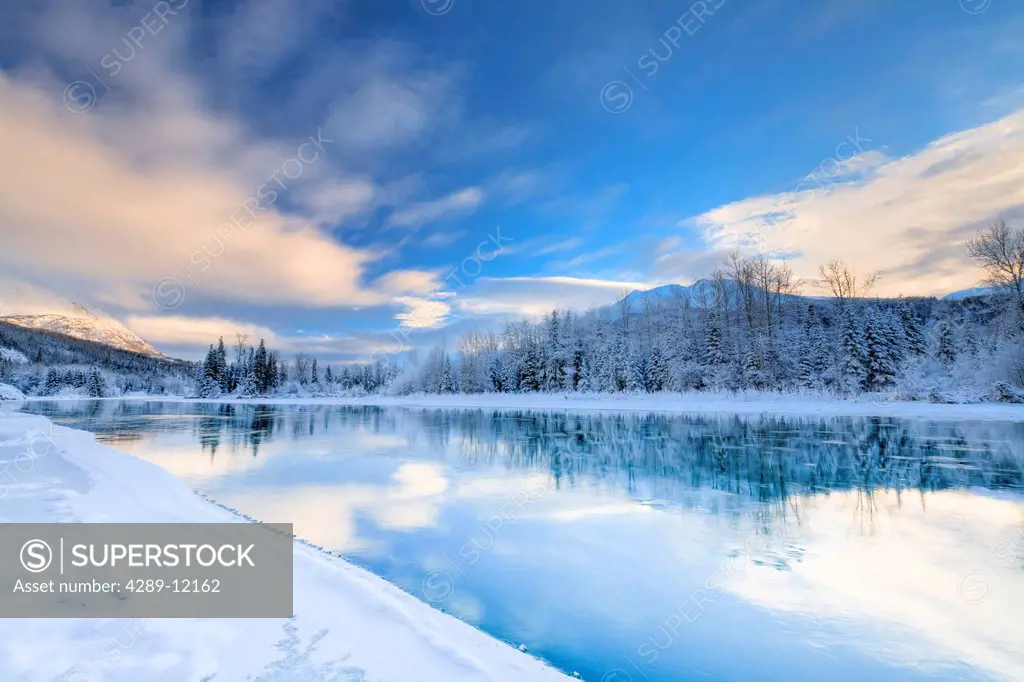 Scenic view of the Kenai River and Jim´s Landing during winter, Southcentral Alaska, HDR